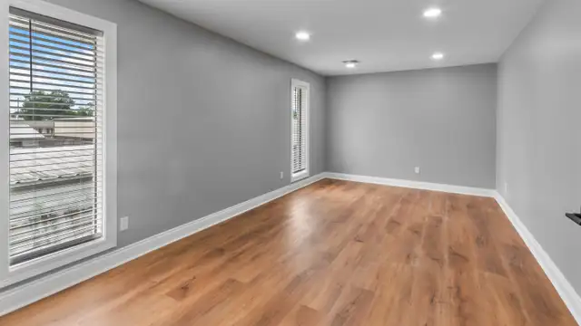 152 Banks Ave thumbnail 4