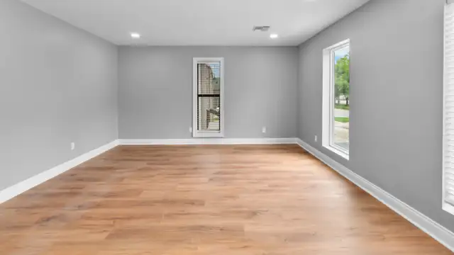 152 Banks Ave thumbnail 3