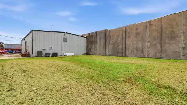 5601 Jensen St - ELMWOOD  Warehouse/Office with YARD thumbnail 3