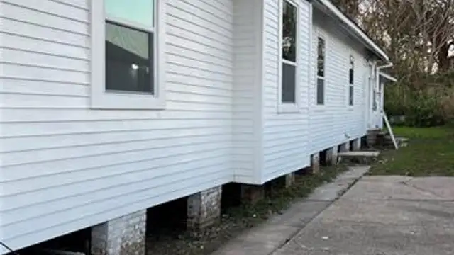 1616 Newton St thumbnail 3