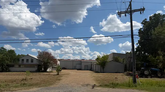 5315 Greenwood Rd thumbnail 2