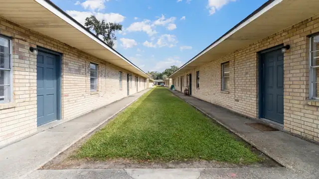 16 Unit Apartment Complex For Sale thumbnail 2