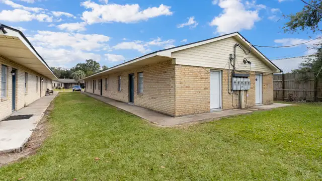 16 Unit Apartment Complex For Sale thumbnail 4
