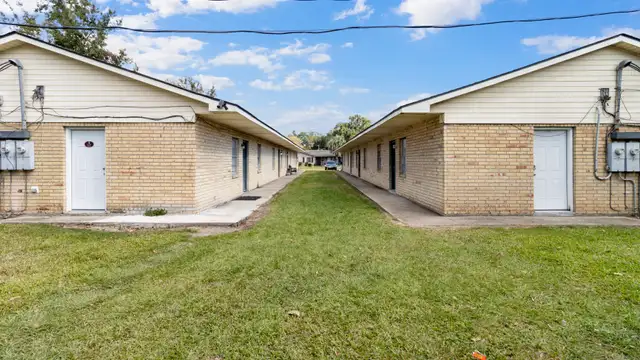 16 Unit Apartment Complex For Sale thumbnail 3
