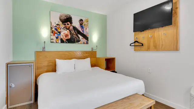 1225 St Charles Ave thumbnail 4