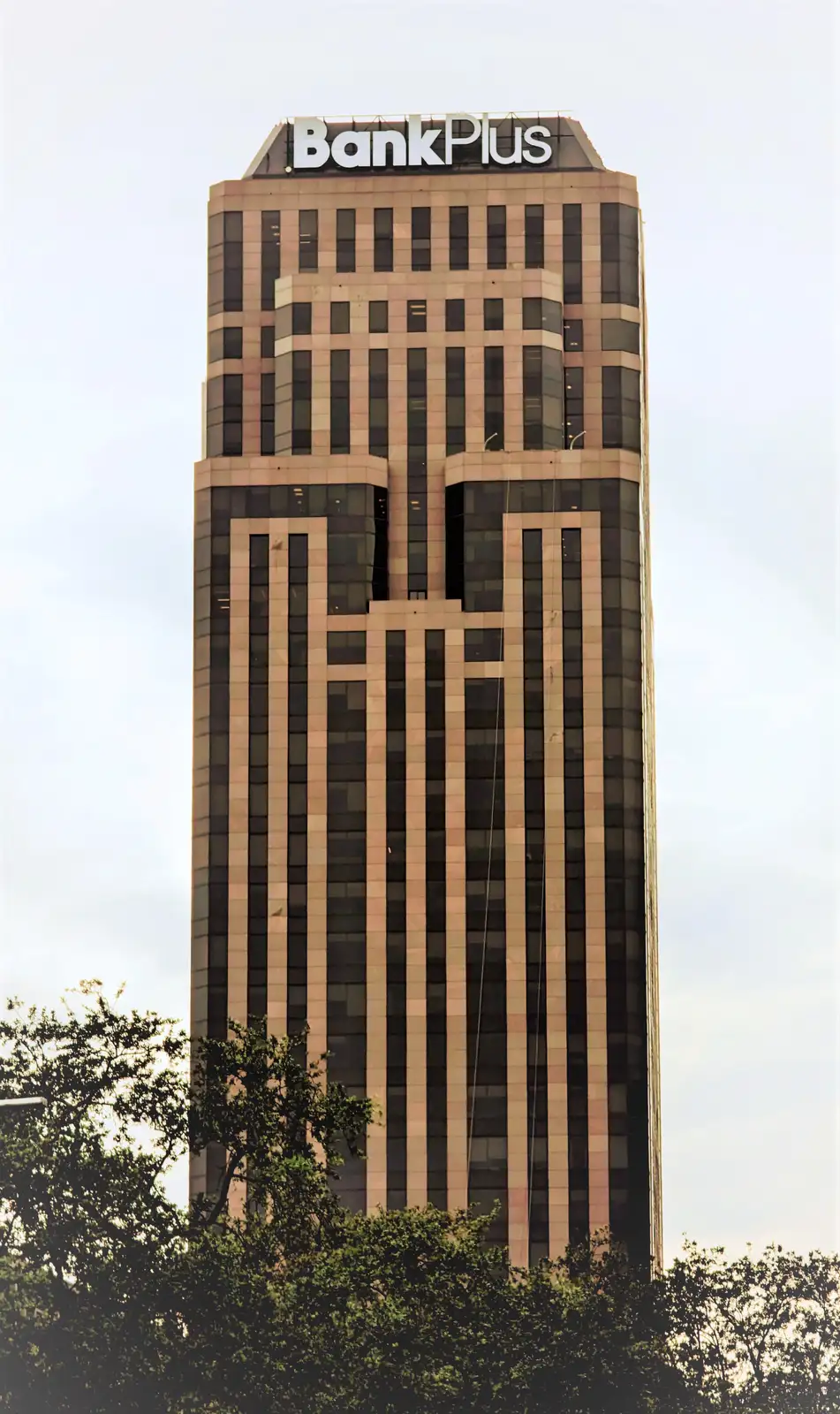909 Poydras St