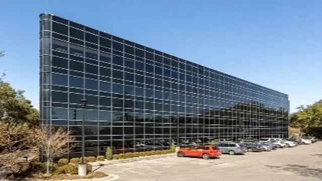 2400 Veterans Memorial Blvd thumbnail 2
