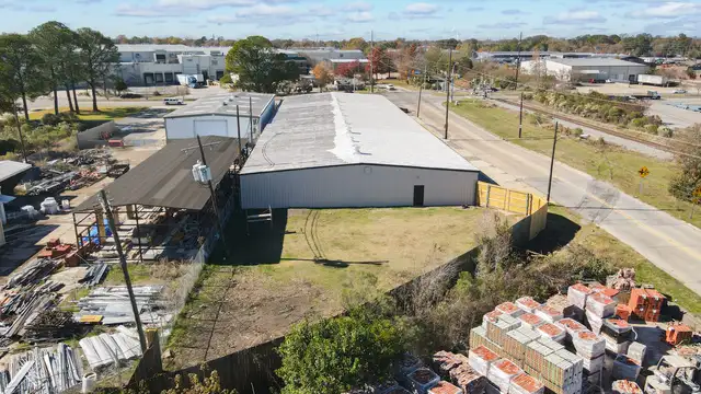 Partially Leased Warehouse with Upside Potential thumbnail 4