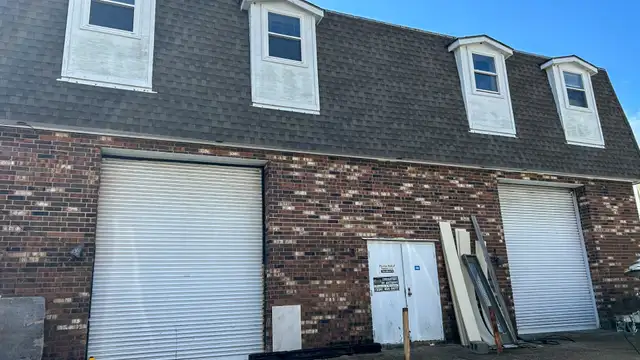Well-Located Office/Warehouse on Florida Ave thumbnail 3