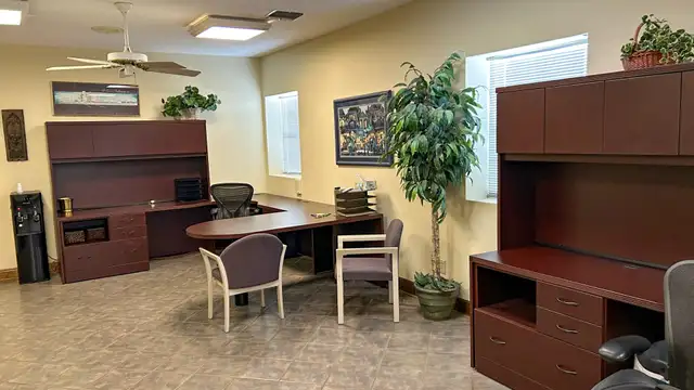 Well-Located Office/Warehouse on Florida Ave thumbnail 2
