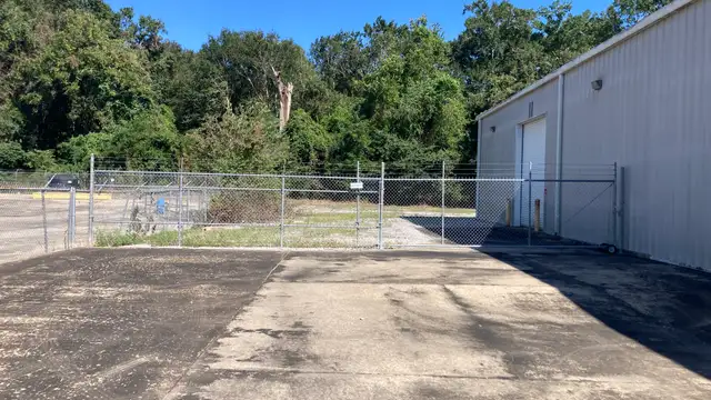 Large Office/Warehouse thumbnail 4