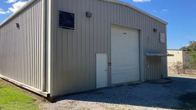 Large Office/Warehouse thumbnail 5
