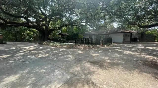 573 - 609 Jefferson Hwy thumbnail 2