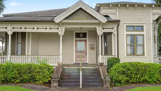 206 E 2nd St thumbnail 2