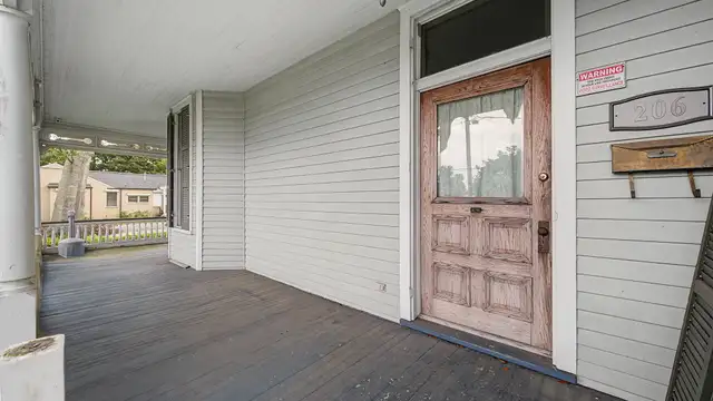 206 E 2nd St thumbnail 4