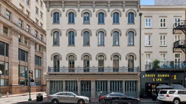 300 St Charles Ave thumbnail 2