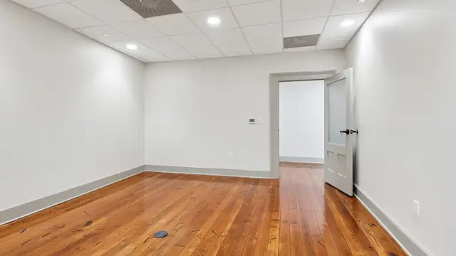 300 St Charles Ave thumbnail 4