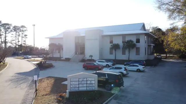 111 N Causeway Blvd thumbnail 4