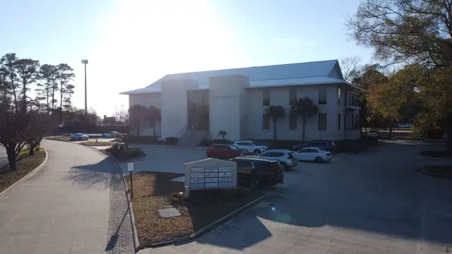 111 N Causeway Blvd thumbnail 5