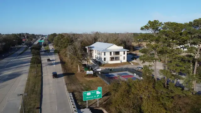 111 N Causeway Blvd thumbnail 3