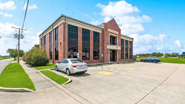 2301 Williams Blvd thumbnail 2