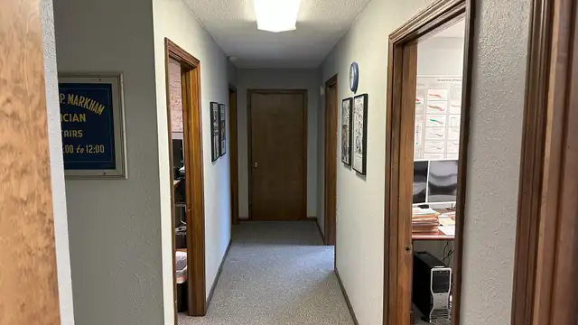 Mid-City Office Building thumbnail 4