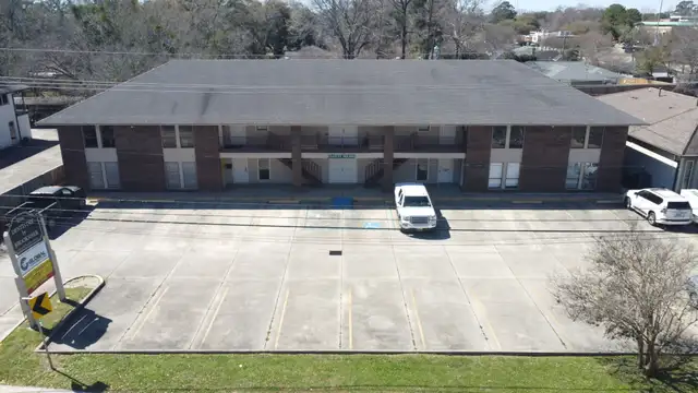 Mid-City Office Building thumbnail 2