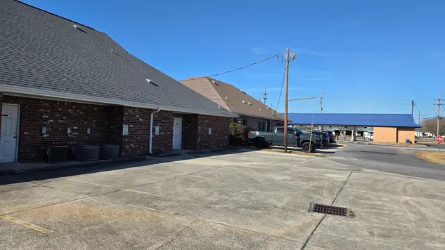 1065 Muller Pkwy thumbnail 4