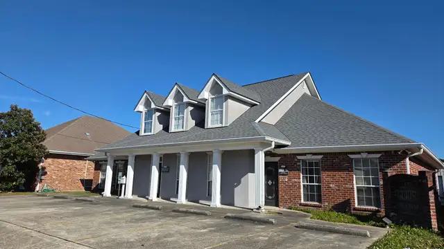 1065 Muller Pkwy thumbnail 3