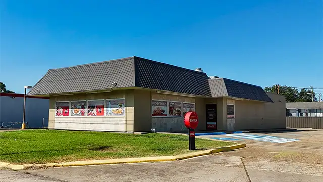 1200 MacArthur Dr thumbnail 4