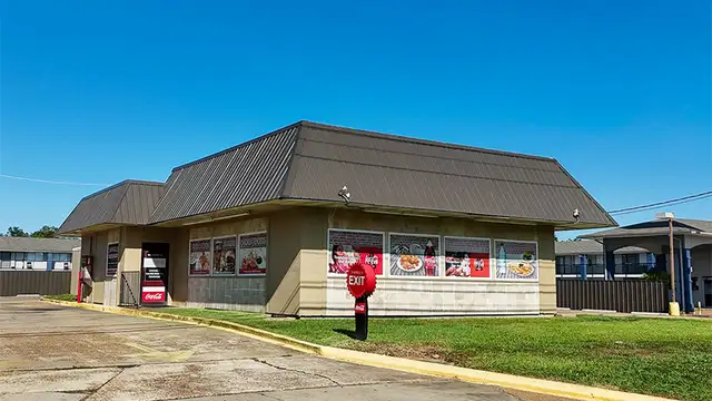 1200 MacArthur Dr thumbnail 3