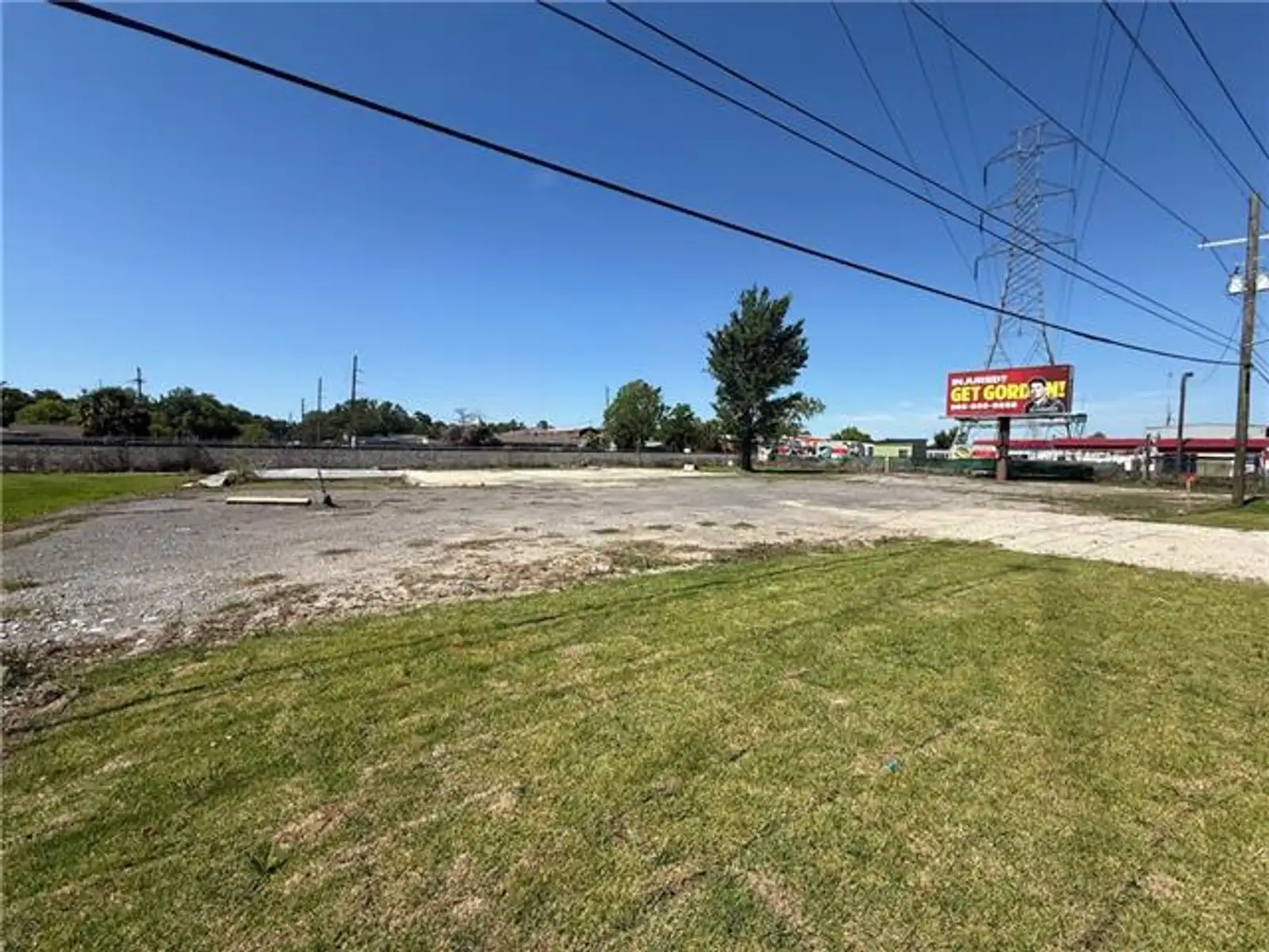 1221 W Airline Hwy