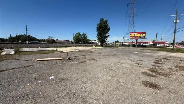1221 W Airline Hwy thumbnail 2