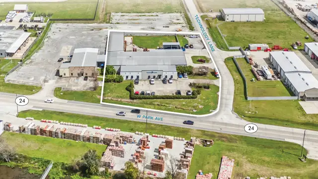 18,000 SF Single-Tenant Office/Warehouse  - Crane Served thumbnail 3