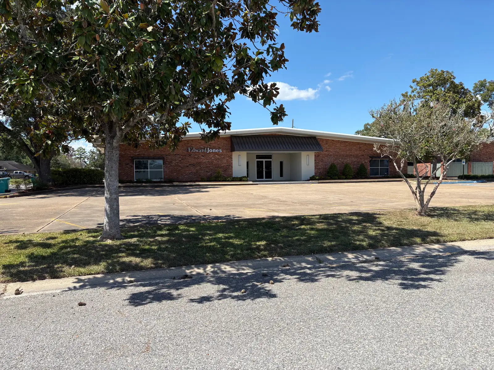 1616 Kerr St - Office Space