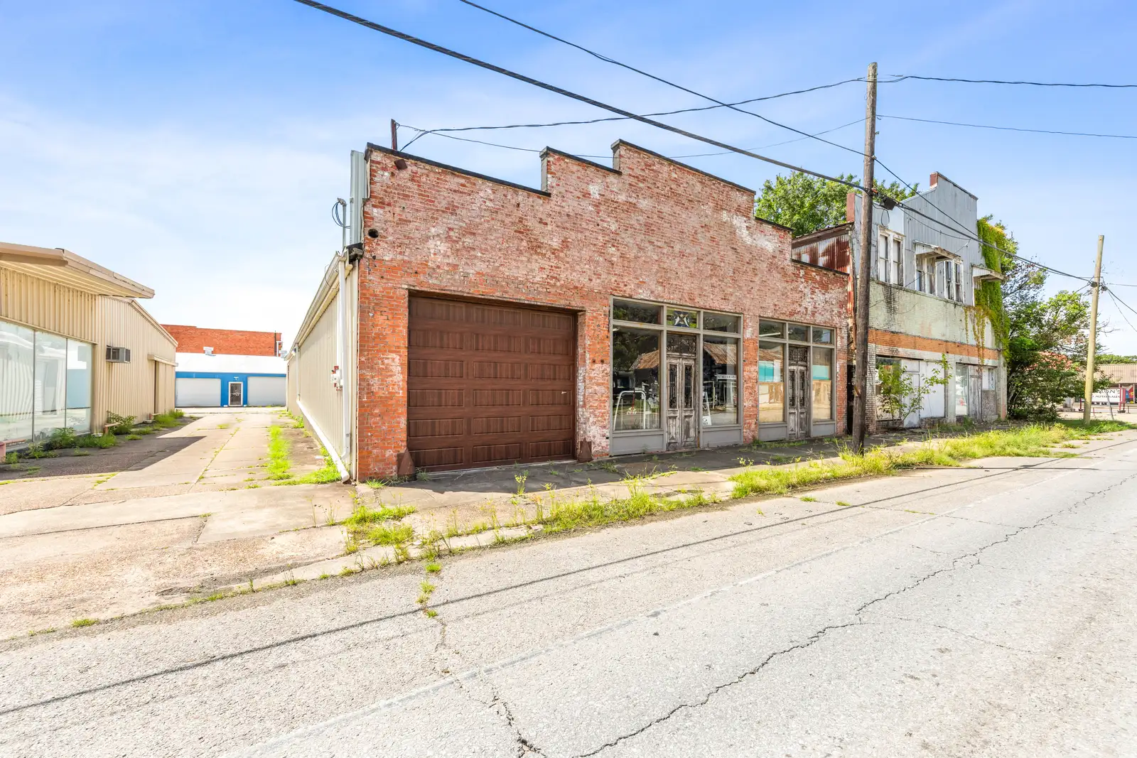 213 W 2nd St image 17