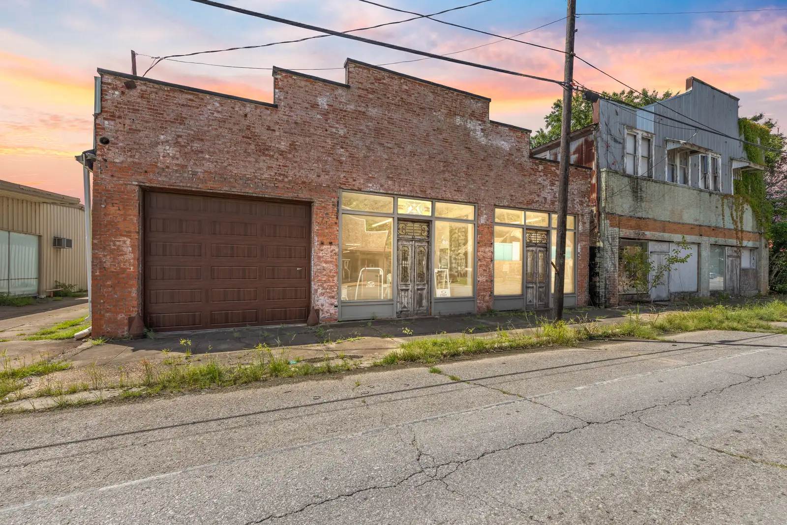 213 W 2nd St image 19