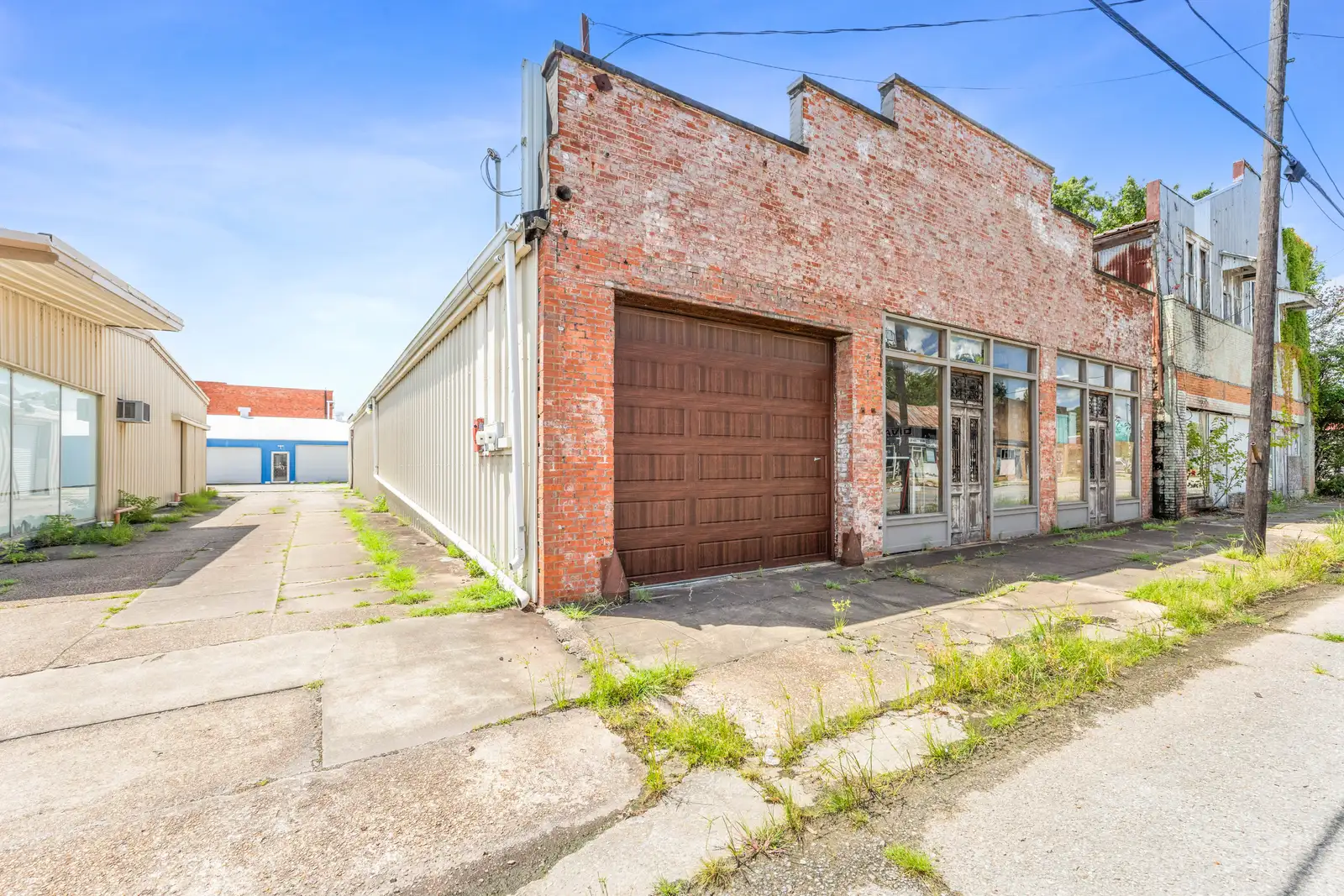 213 W 2nd St image 3