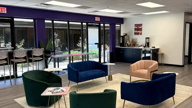Holiday Square Office thumbnail 5