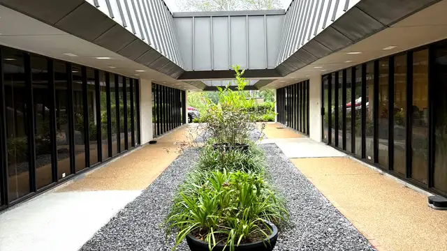Holiday Square Office thumbnail 3