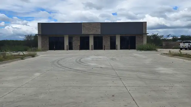 RETAIL  FOR LEASE thumbnail 3