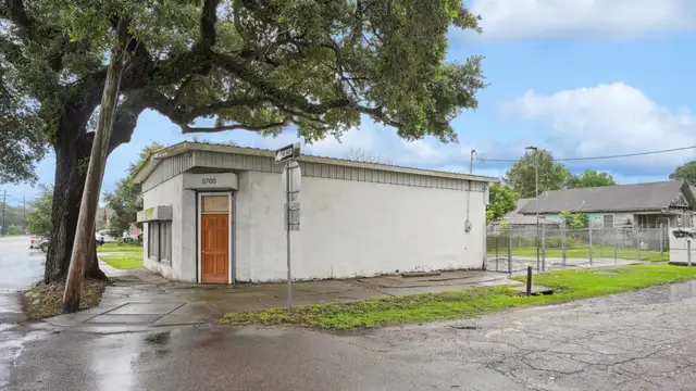 5700 St Claude Ave thumbnail 3