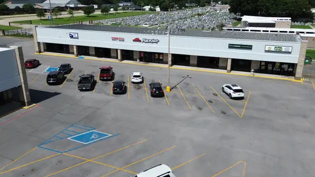 Scott Oaks Plaza thumbnail 3