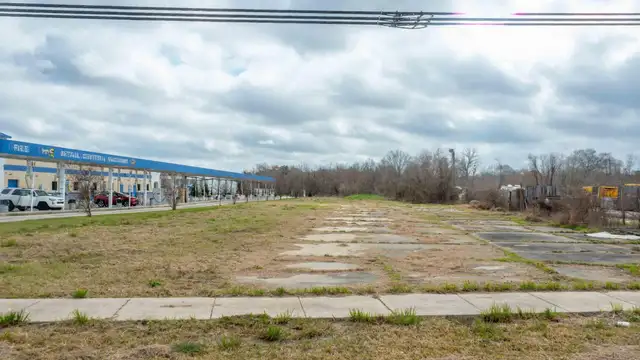 6153 Johnston St thumbnail 5