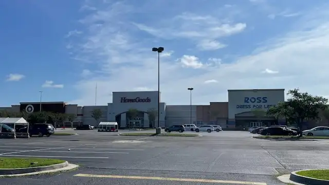 Manhattan Place Target Center thumbnail 5