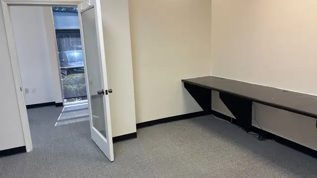 Large Office Space thumbnail 5