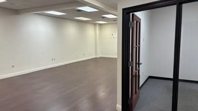 Large Office Space thumbnail 3