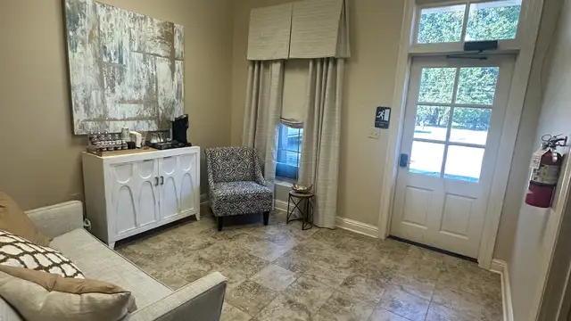 635 Highlandia Dr thumbnail 3