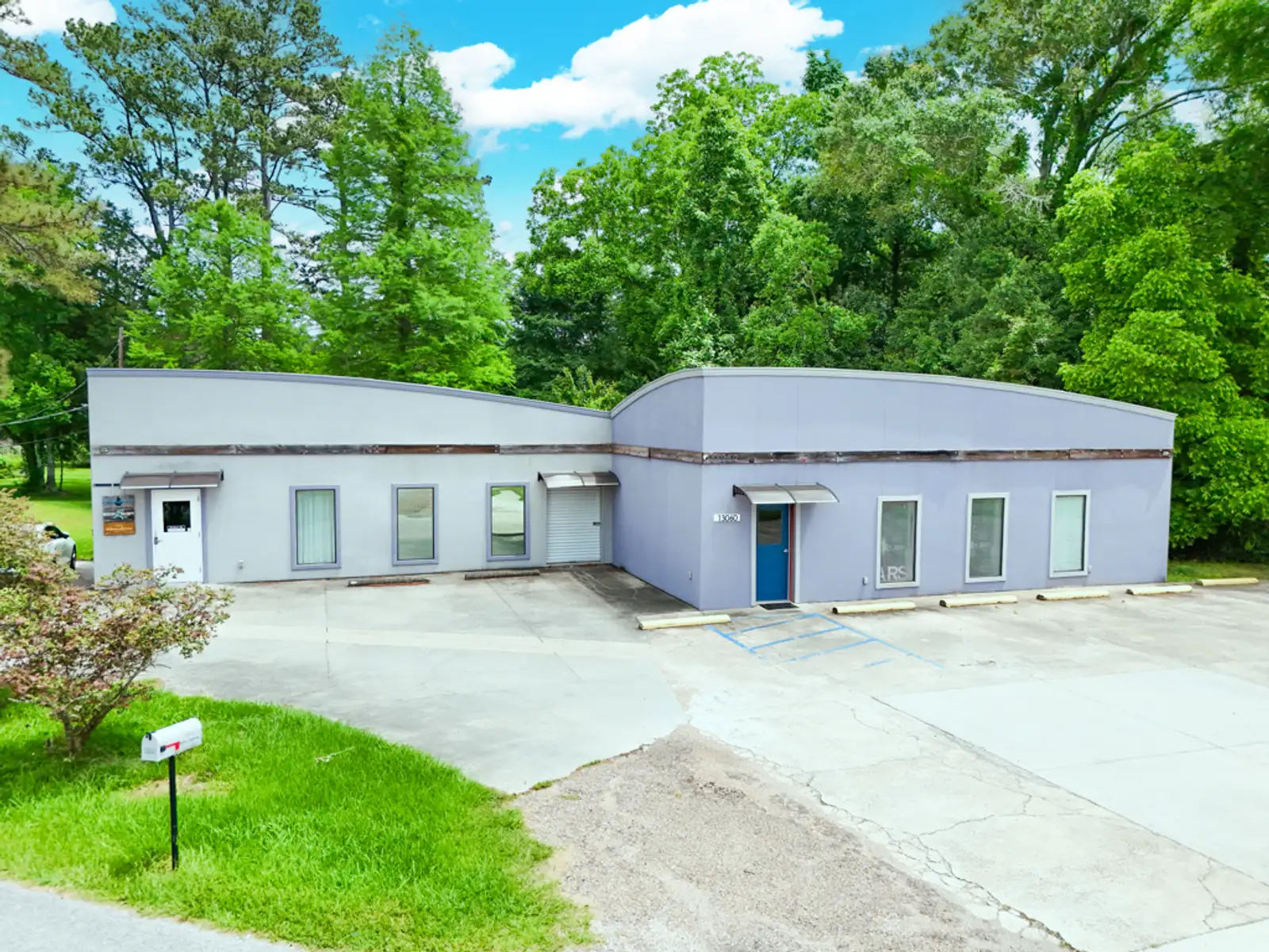 13060 Airline Hwy