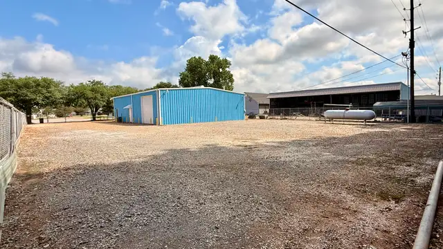 RENOVATED N. BOSSIER  OFFICE / WAREHOUSE | FENCED YARD thumbnail 4